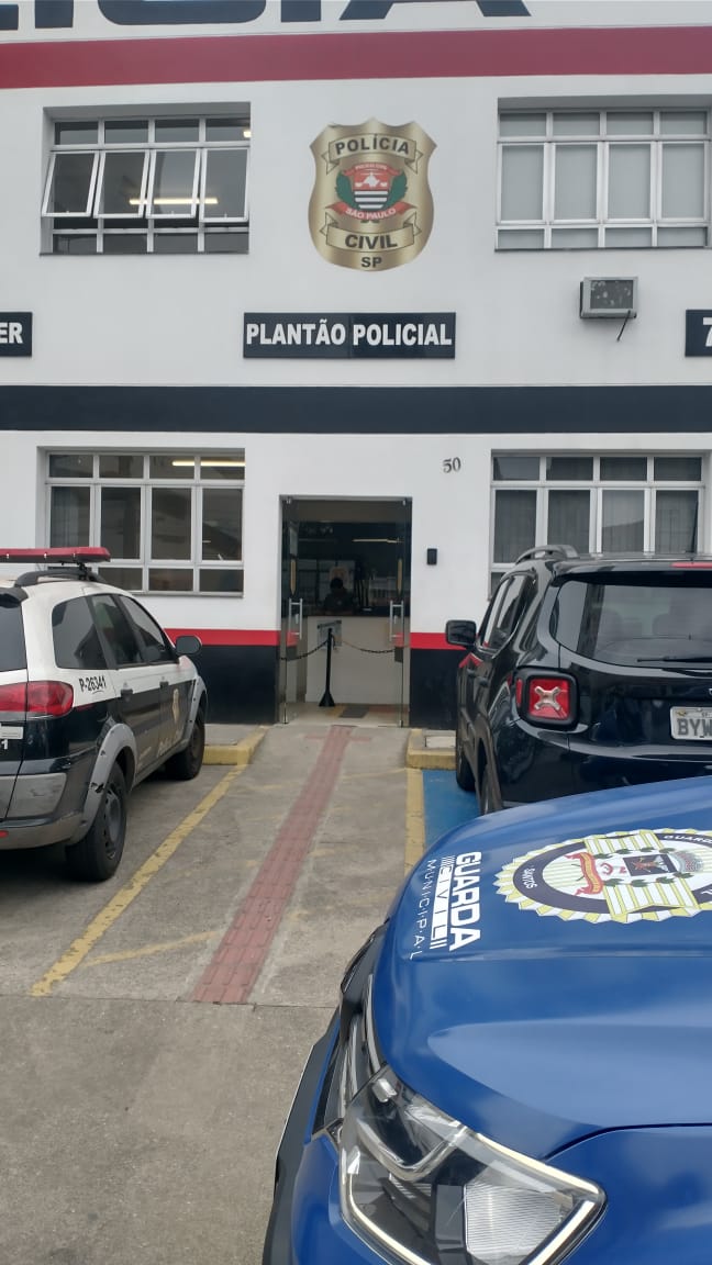 A ação ocorreu por volta das 21h, quando os agentes se deslocavam pela Rua Vitor De Lamare