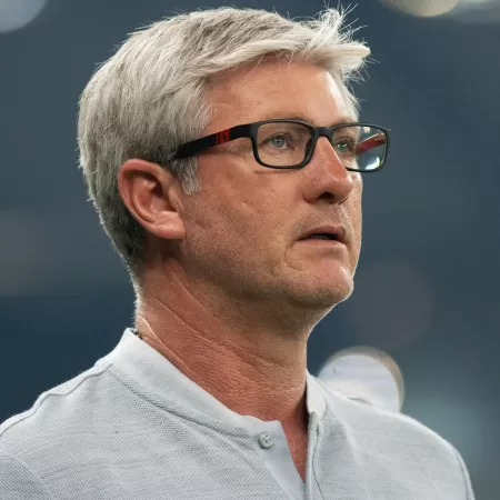 Odair Hellmann está sendo contestado pela torcida do Peixe