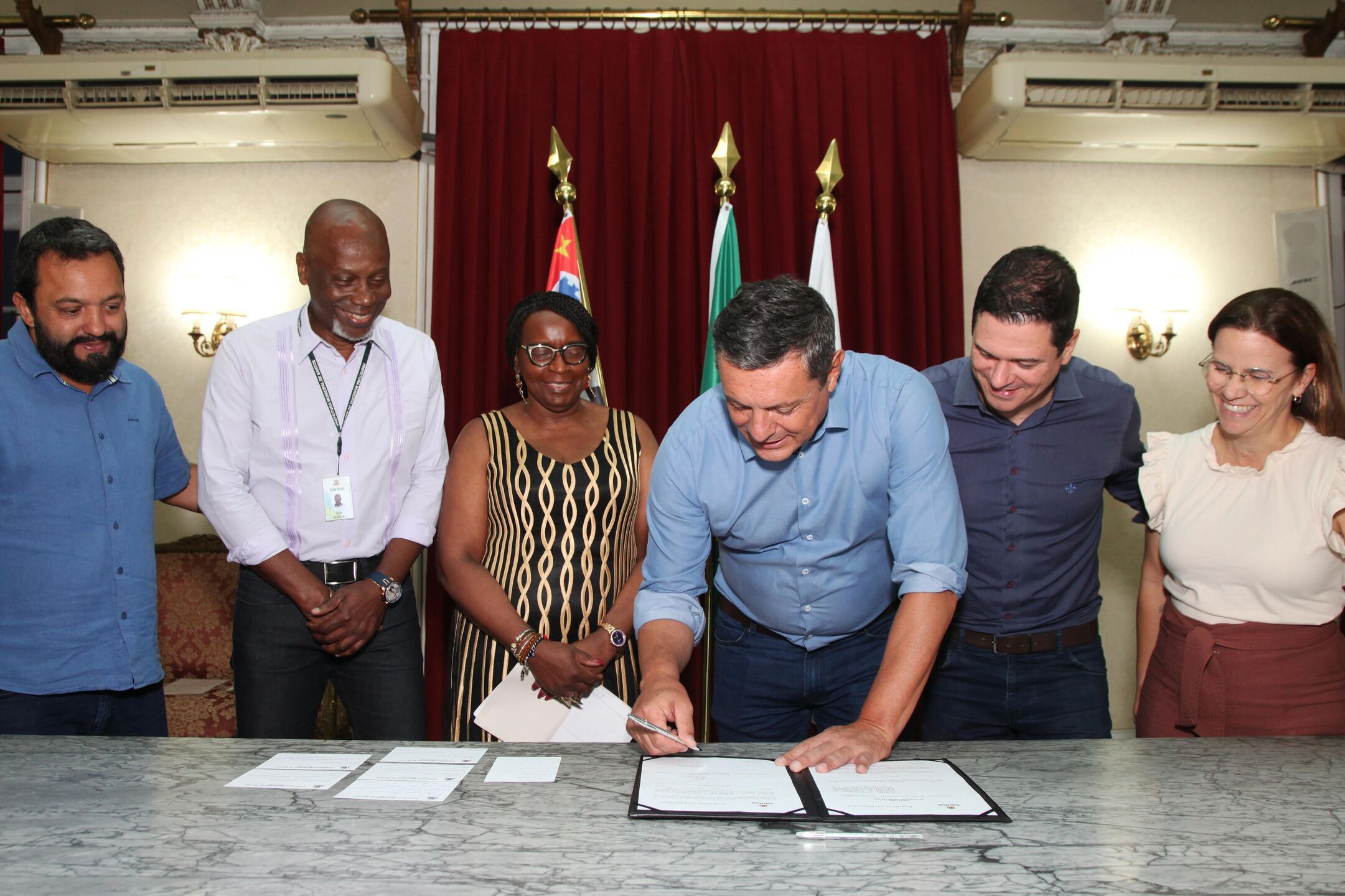 Assinatura da sanção do projeto de lei sobre a rota dos quilombos