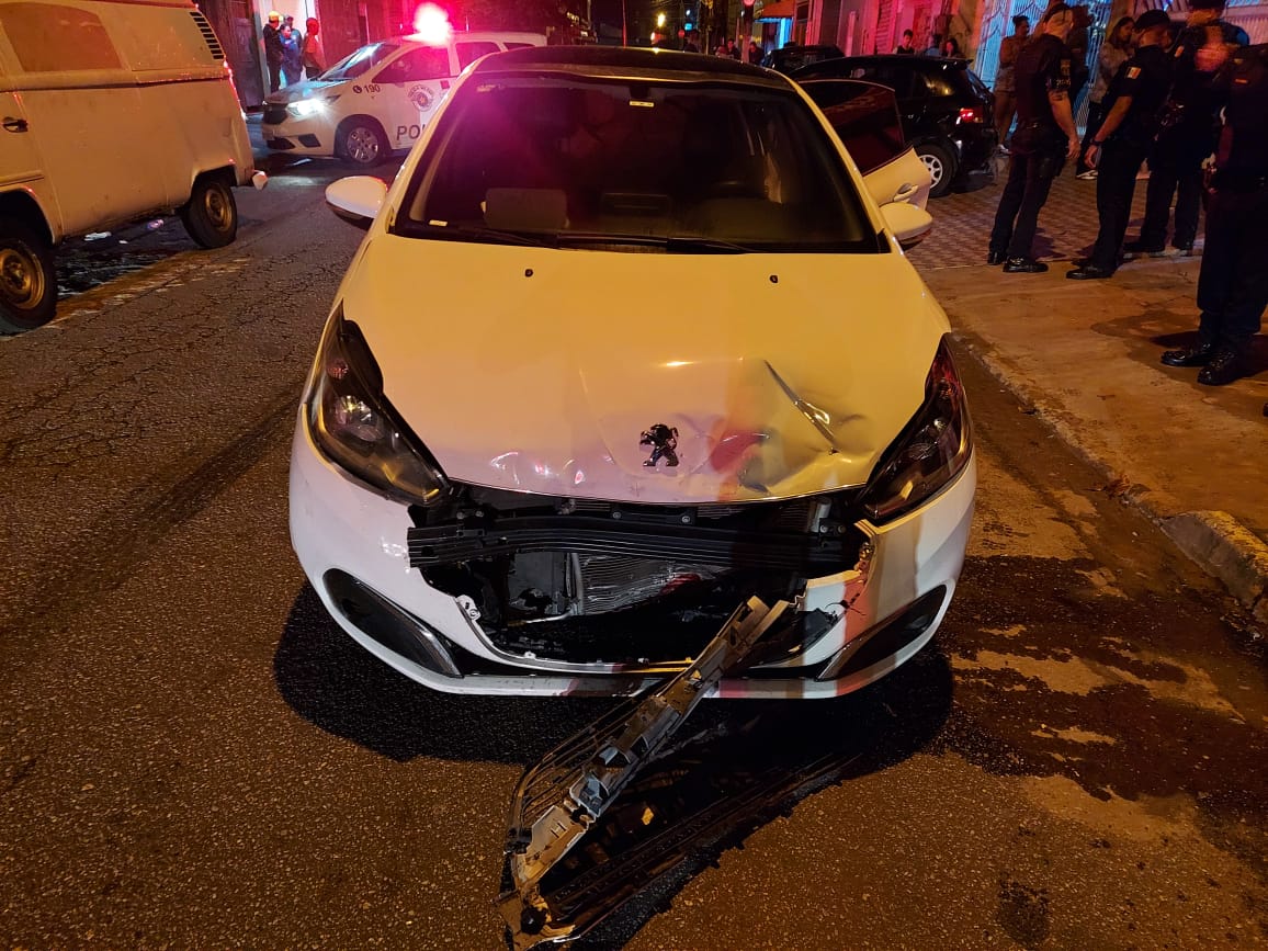 Várias equipes da GCM também passaram a acompanhar o Peugeot, já que o  condutor não atendia aos sinais de parada