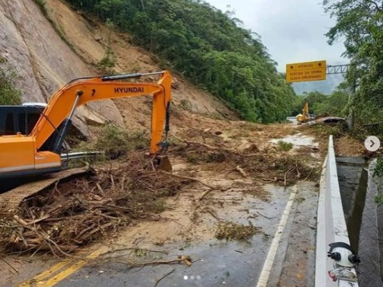 O deslizamento foi ocasionado pelas fortes chuvas dos últimos dias