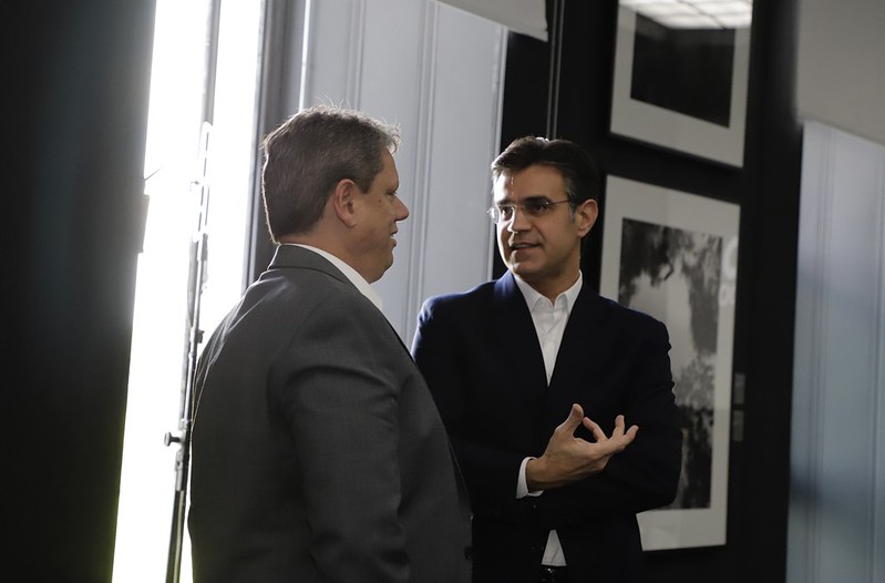 A atual gestão da pasta da Educação no Governo paulista (PSDB) afirmou que o contrato é resultado de uma licitação iniciada em maio