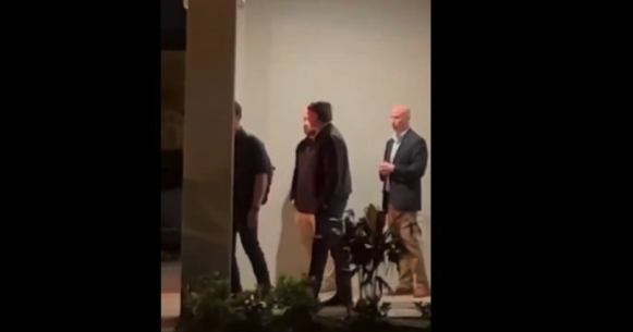 Bolsonaro está em condomínio de luxo em Orlando