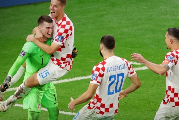 Goleiro croata defende três pênaltis, e Croácia avança para as Quartas da Copa
