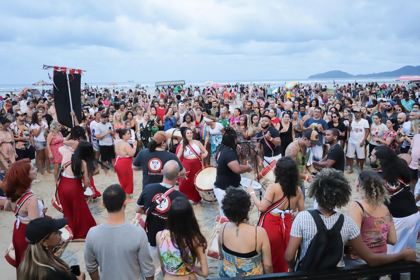 evento embalou o público com 12 horas ininterruptas de programação com músicos, bandas e DJs