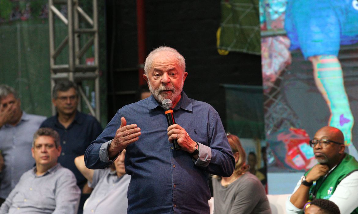 Presidente eleito, Luiz Inácio Lula da Silva, participa da Expocatadores, evento de catadores de materiais recicláveis, realizado no Armazém do Campo, região central de São Paulo