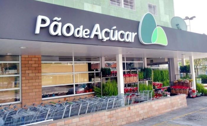 preciso ter, no mínimo, seis meses de experiência comprovados em carteira e Ensino Médio completo.