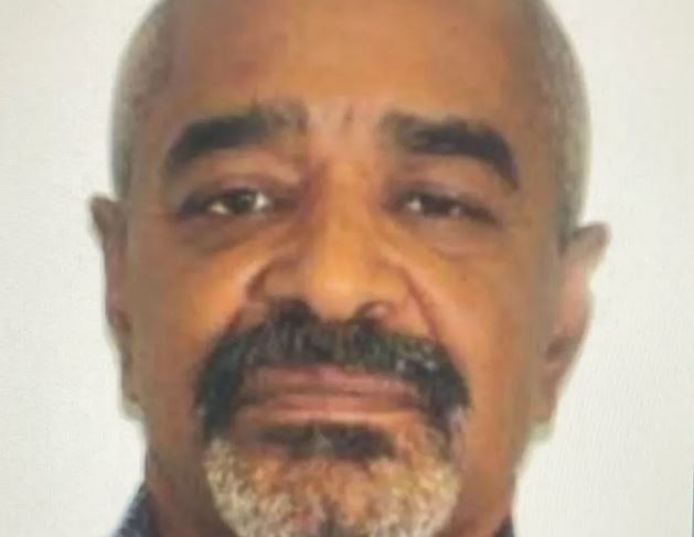 Investigador aposentado foi baleado na tarde de segunda-feira e segue internado