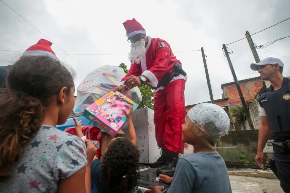Ação é uma forma de colaborar com o Natal das crianças de comunidades carentes de PG