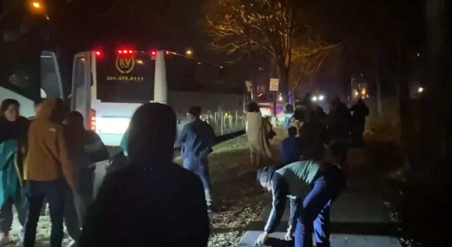 Migrantes são deixados em Washington no fim de semana do Natal.