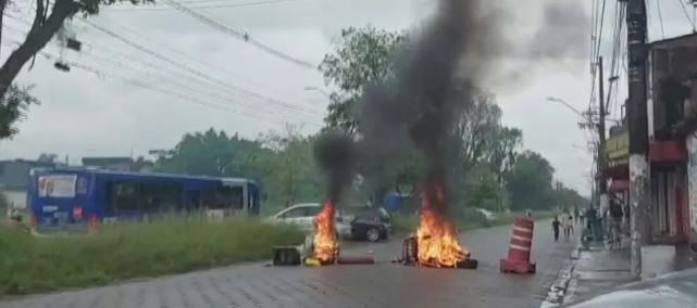 Protesto ocorreu na manhã desta terça-feira