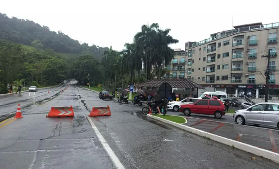 Rio-Santos, em Angra dos Reis, km 477, fechada nesta quinta-feira