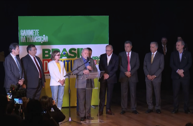 Lula chegou a falar em revogaço dos sigilos de 100 anos decretados por Bolsonaro durante campanha