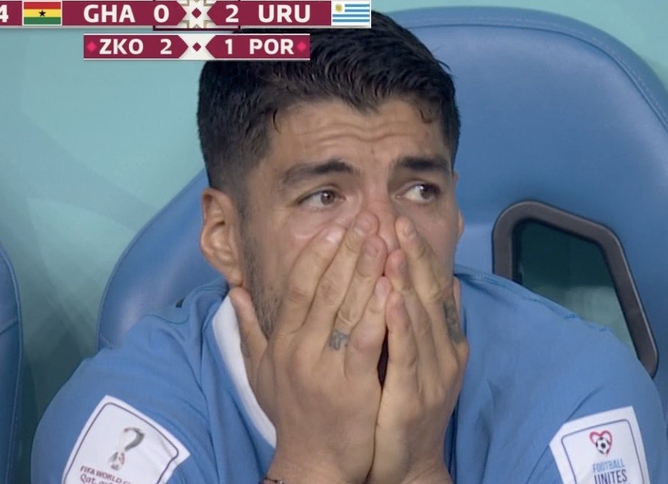Suárez chora ao saber do gol da Coreia, que eliminaria Uruguai da Copa