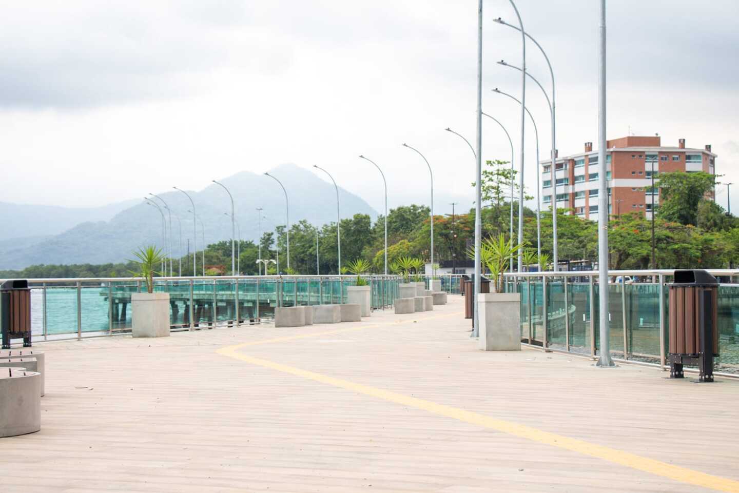 Fotos do Píer do Jardim Casqueiro pronto foram publicadas nas redes sociais do prefeito Ademário