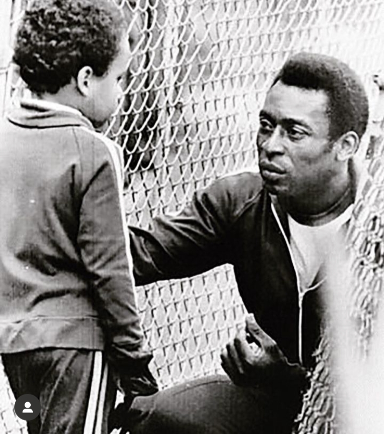 O cortejo com o caixão de Pelé durou quase quatro horas pelas ruas de Santos