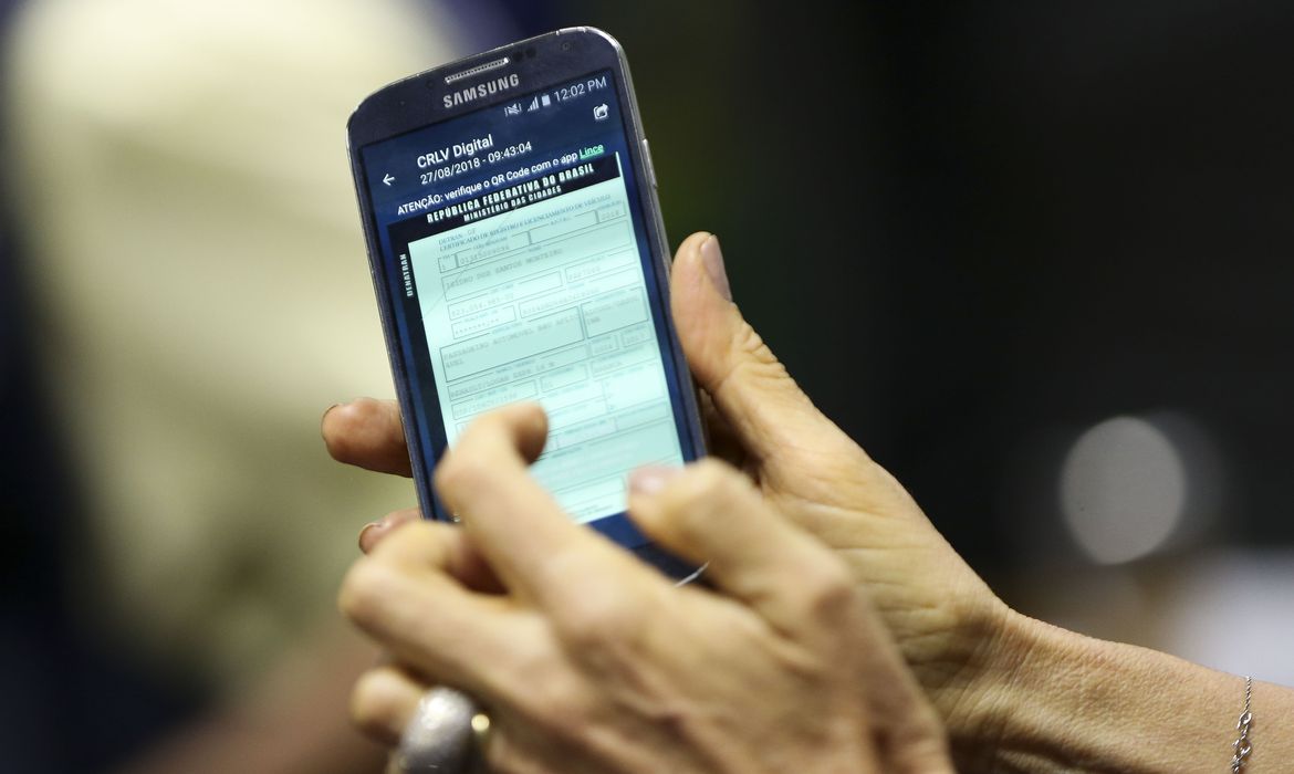 Com o licenciamento em dia é possível obter a versão digital do CRLV