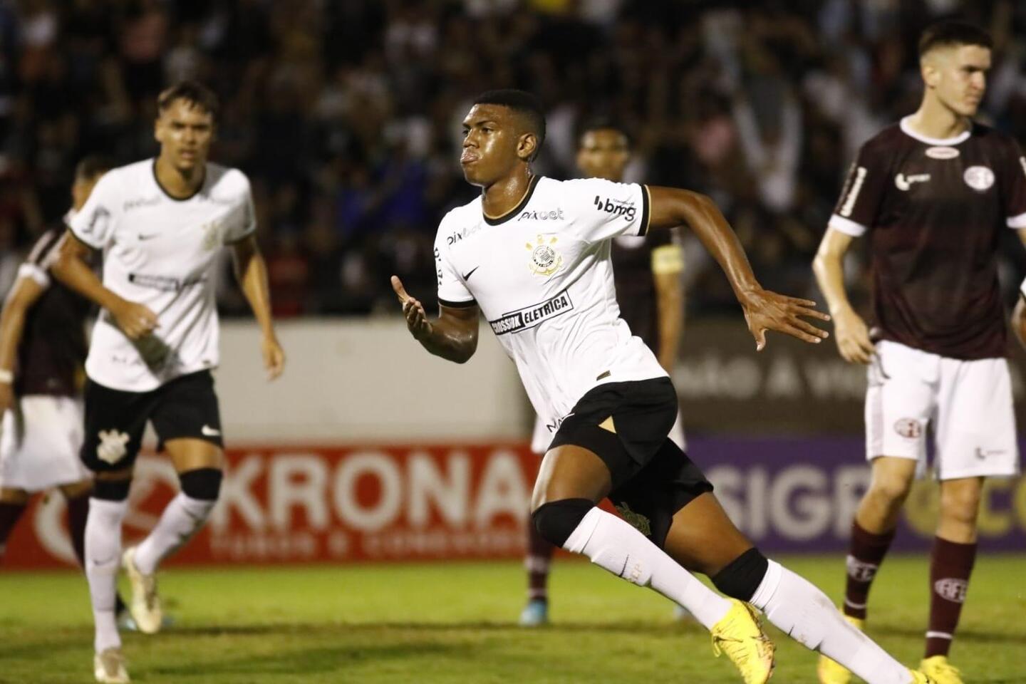 O Corinthians, em uma partida bastante complicada, conseguiu passar para a próxima fase do torneio. Wesley, já perto dos minutos finais, fez o único gol da partida contra o Comercial-SP