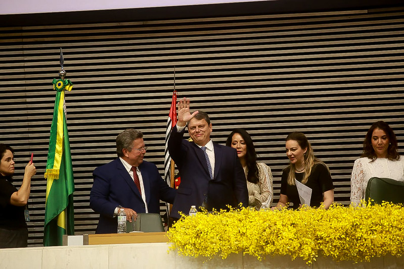 Após a solenidade, Tarcísio passou em revista à tropa e acompanhou a saudação à bandeira e o desfile dos cadetes do Barro Branco
