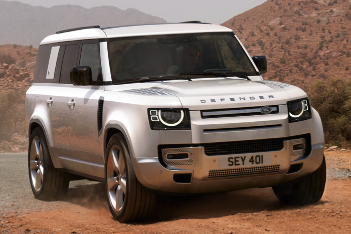 O novo Defender 130 para oito pessoas é equipado com motor 3.0 a diesel com 300 cavalos de potência e sistema híbrido leve