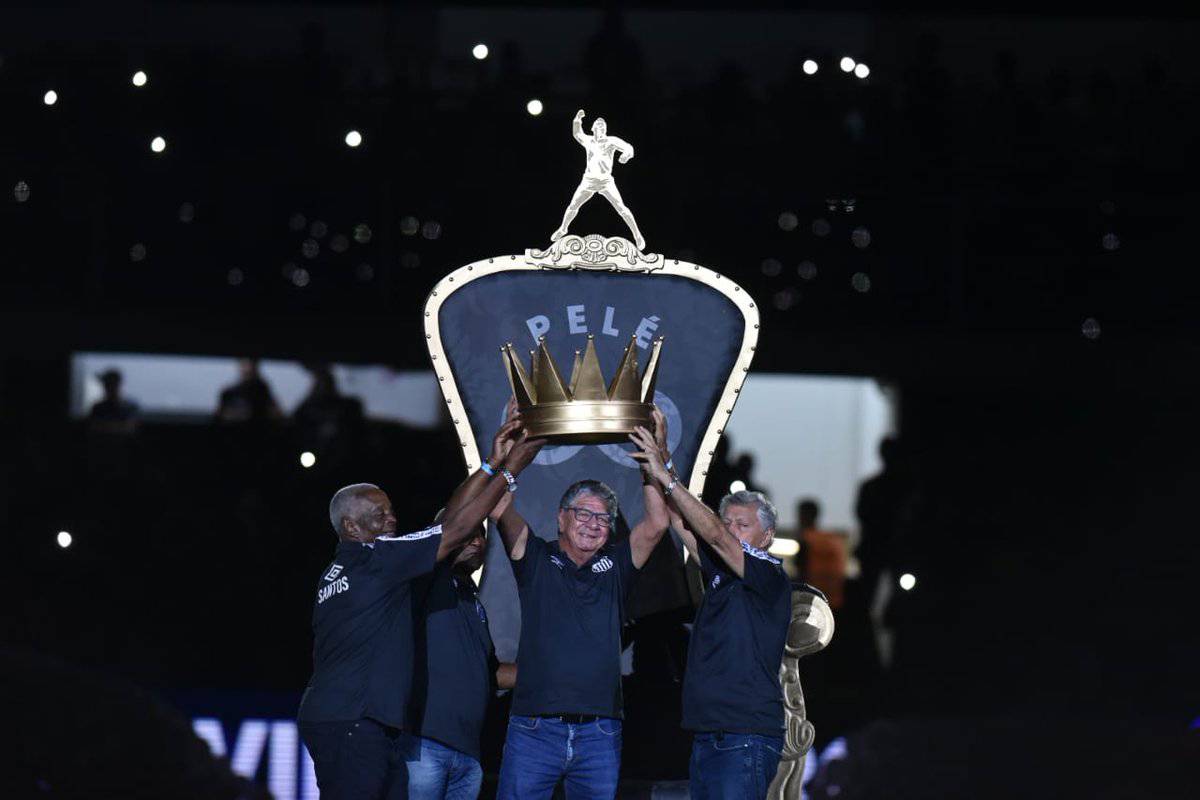 A primeira partida do Santos após a morte de Pelé teve uma série de homenagens ao craque