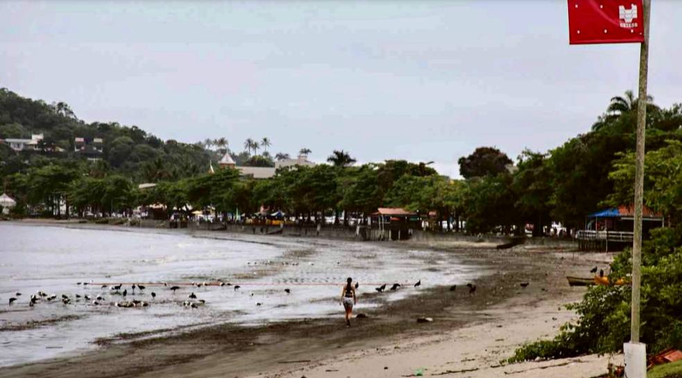 Praia do Itaguá, na orla central de Ubatuba
