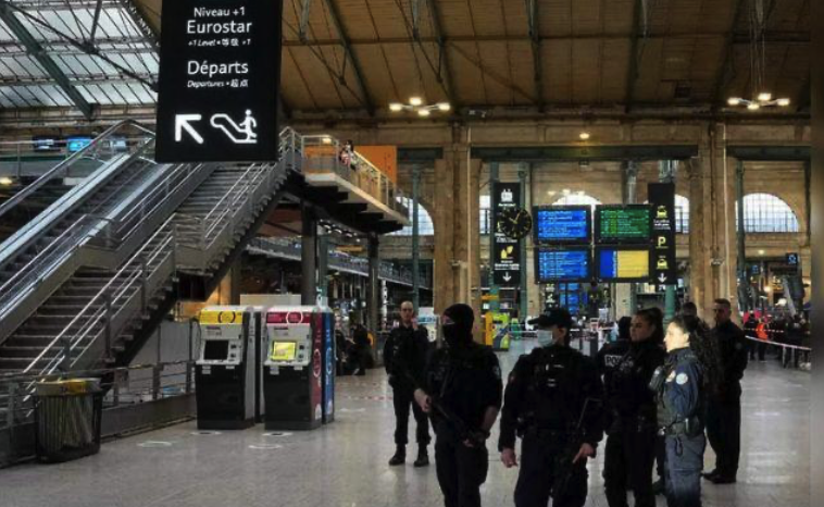 O autor do ataque foi levado ao hospital com ferimentos graves