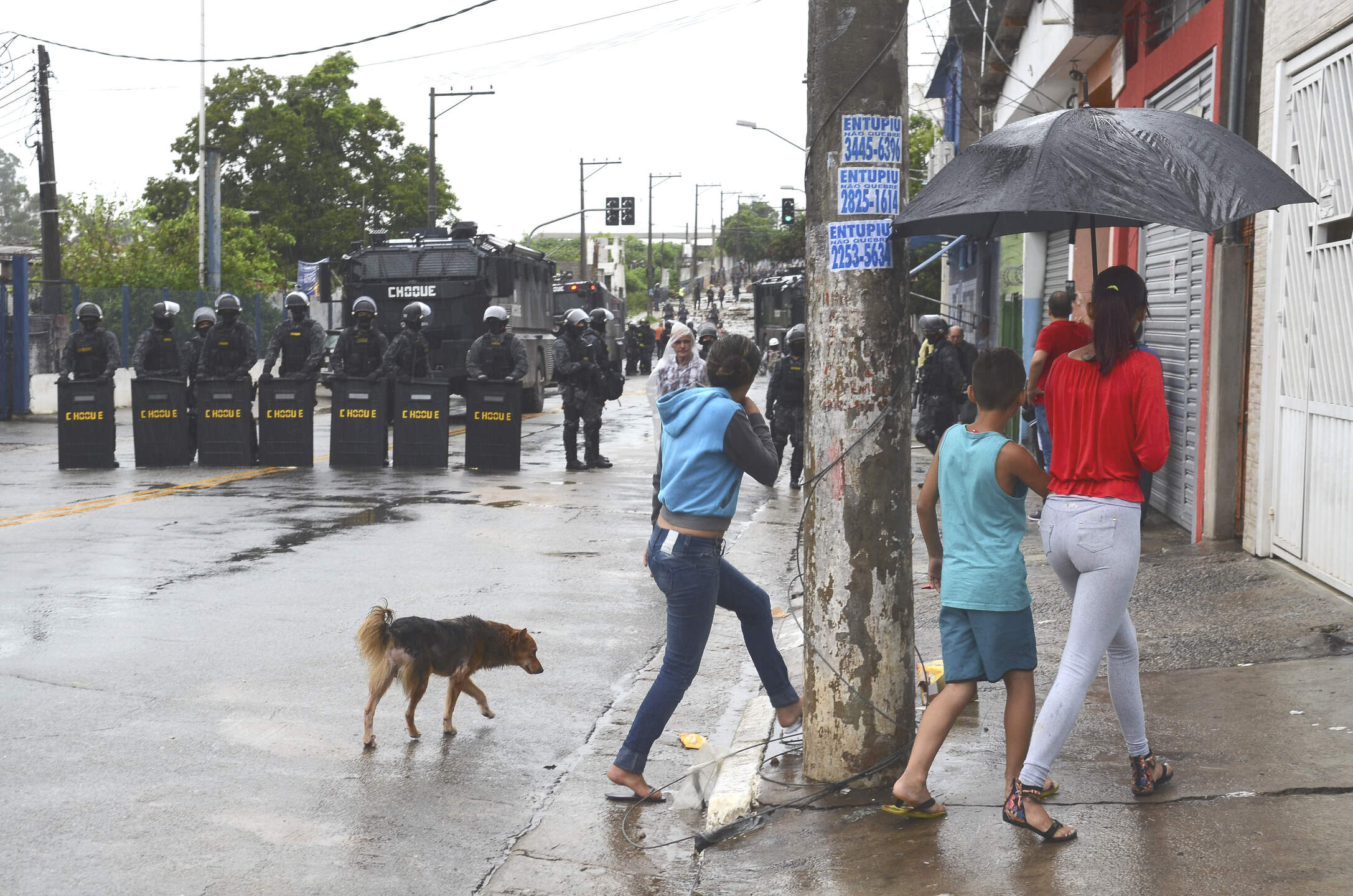 Policiais militares da Tropa de Choque cumprem reintegração de posse da ocupação Colonial, na zona leste da capital paulista (arquivo)