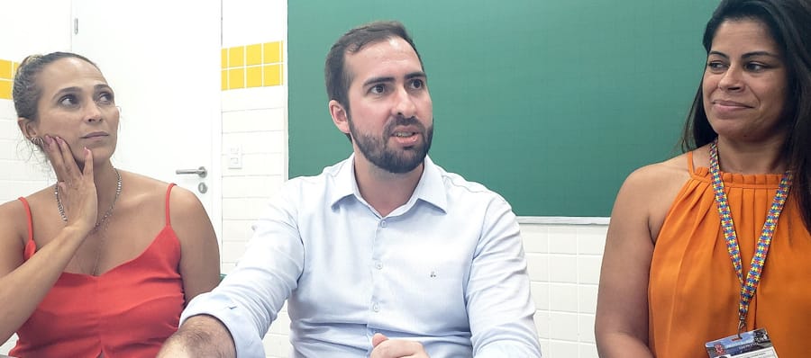 Nivea Marsili, secretária de Educação, o prefeito Kayo Amado e Regina Rizzo, diretoria da unidade