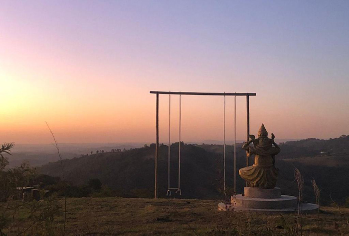 Em Serra Negra é possível visitar a Fazenda Chapadão, que possui o maior balanço do estado de São Paulo, com 7 metros de altura