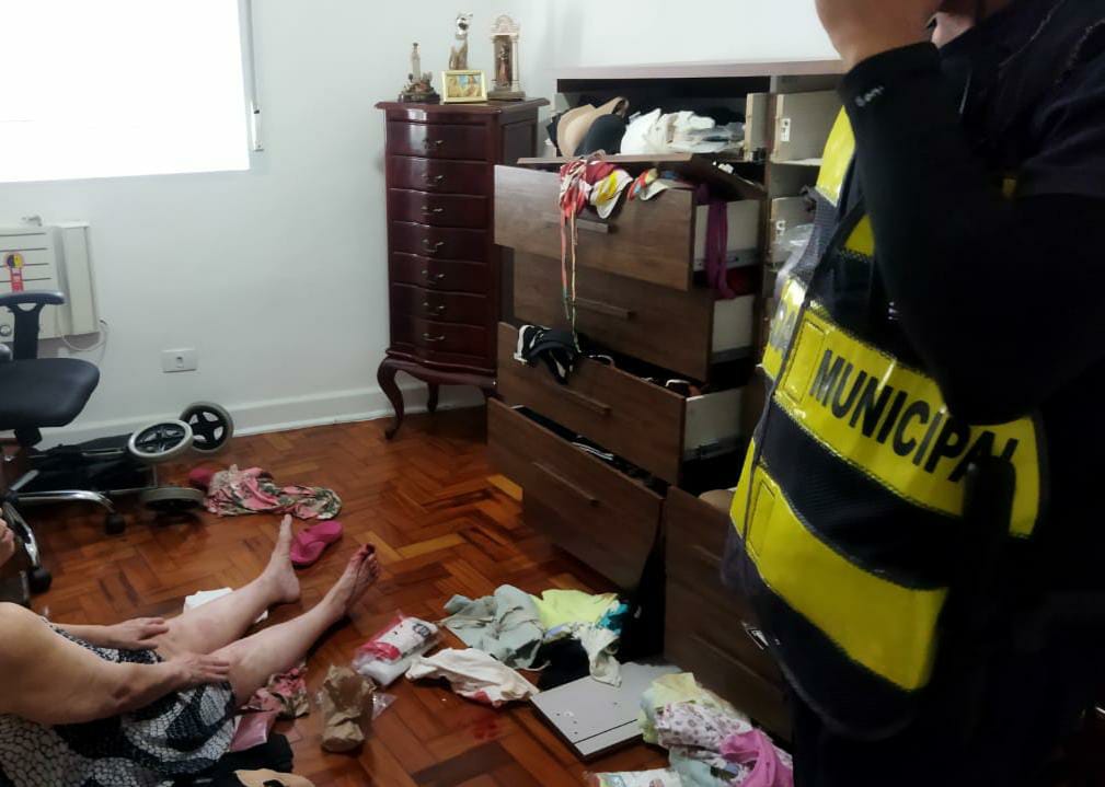 Idosa foi resgatada na manhã de domingo (19) por agentes da Guarda Civil Municipal (GCM) após sofrer acidente