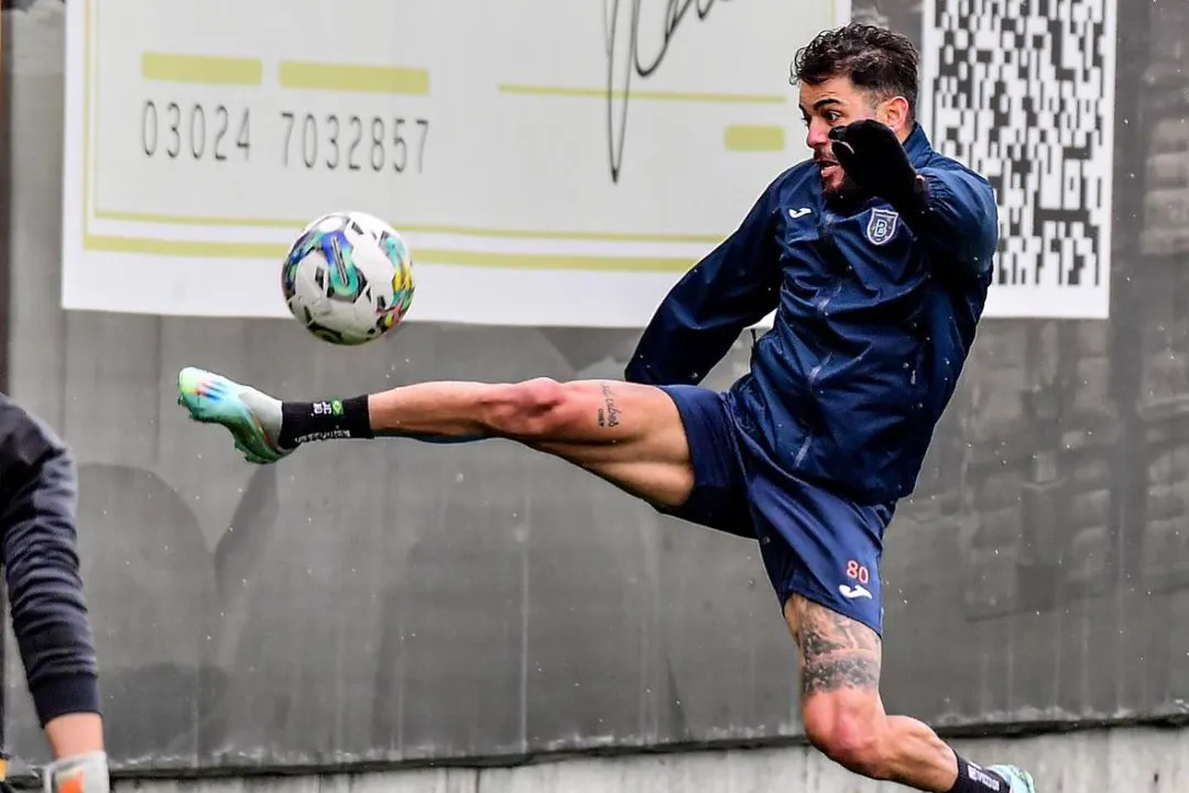 Lateral interessa ao Santos