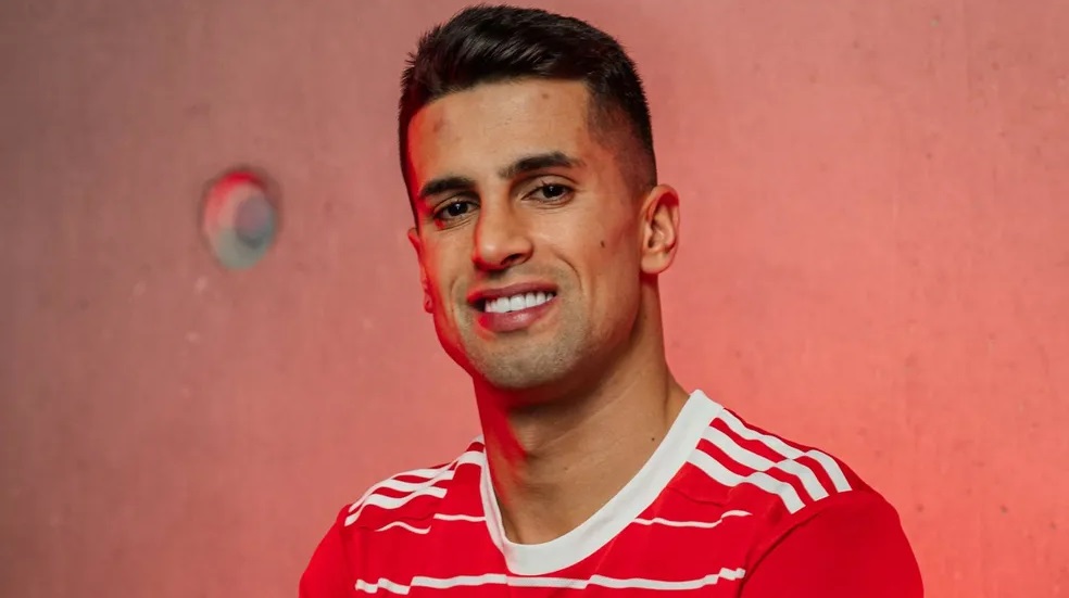 João Cancelo, do Bayern de Munique, revelou admiração pelos Racionais