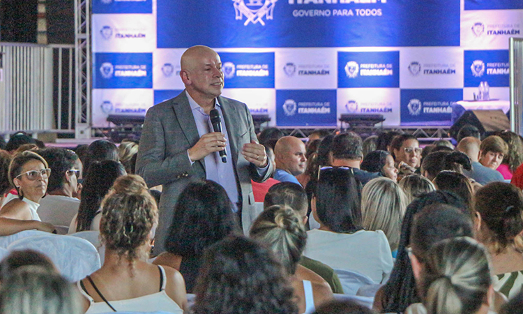 Professor há mais de 40 anos, Karnal trouxe o tema 'A Nova Educação'