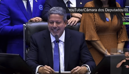 Em seu discurso antes da votação, Lira lembrou projetos que foram votados em seu primeiro mandato, como a lei do Estado democrático de Direito