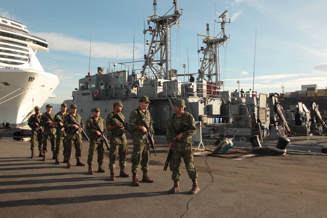 Nesta segunda viagem do navio com doações também embarcaram 30 fuzileiros navais