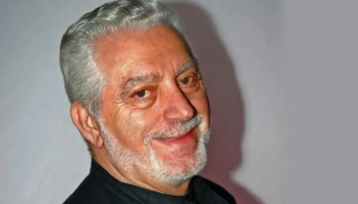 A causa da morte do estilista não foi divulgada