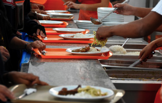 O documento revela ainda que São Vicente ostenta altos níveis de vulnerabilidade social, com uma parcela significativa da população que, ao começar o dia, não sabe se irá almoçar e jantar