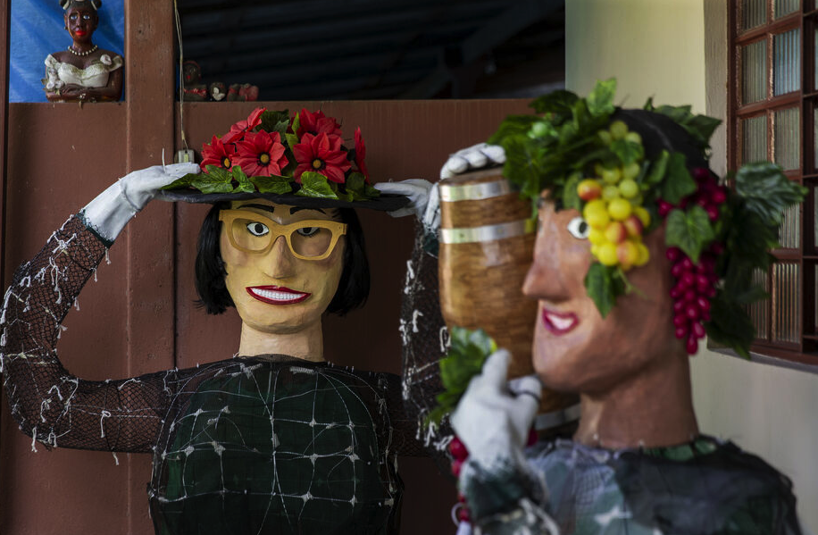 Bonecos carnavalescos de São Luiz do Paraitinga