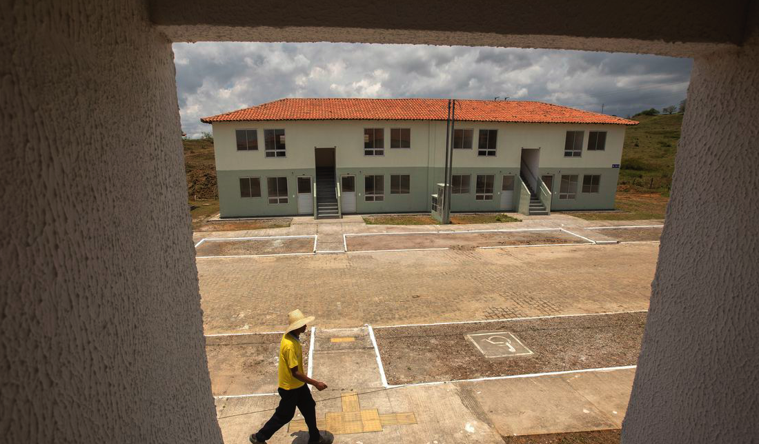 Serão entregues, de forma simultânea, um total de 2,7 mil unidades habitacionais