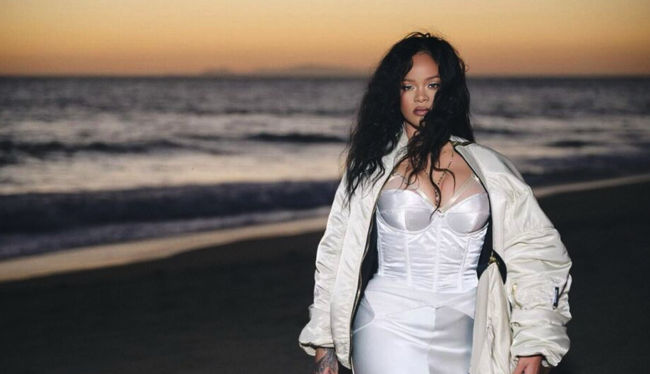 Após um retorno triunfal no Super Bowl, a cantora Rihanna foi confirmada na tarde desta quinta-feira (23) como uma das atrações deste ano do Oscar; evento acontece em março