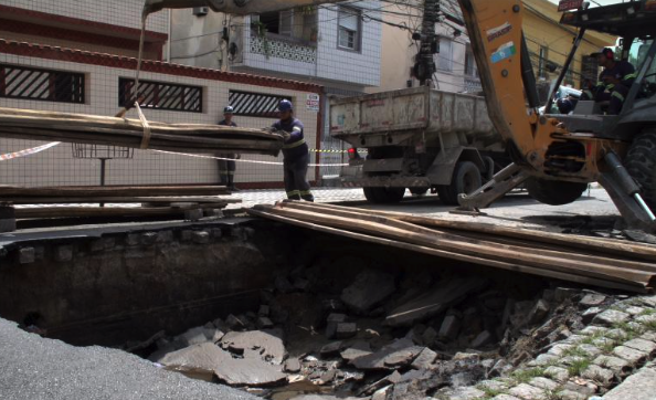 Prefeitura voltará a cobrar Sabesp para fazer obras no trecho da Rua Goiás entre a Av. Conselheiro Nébias e o canal 3