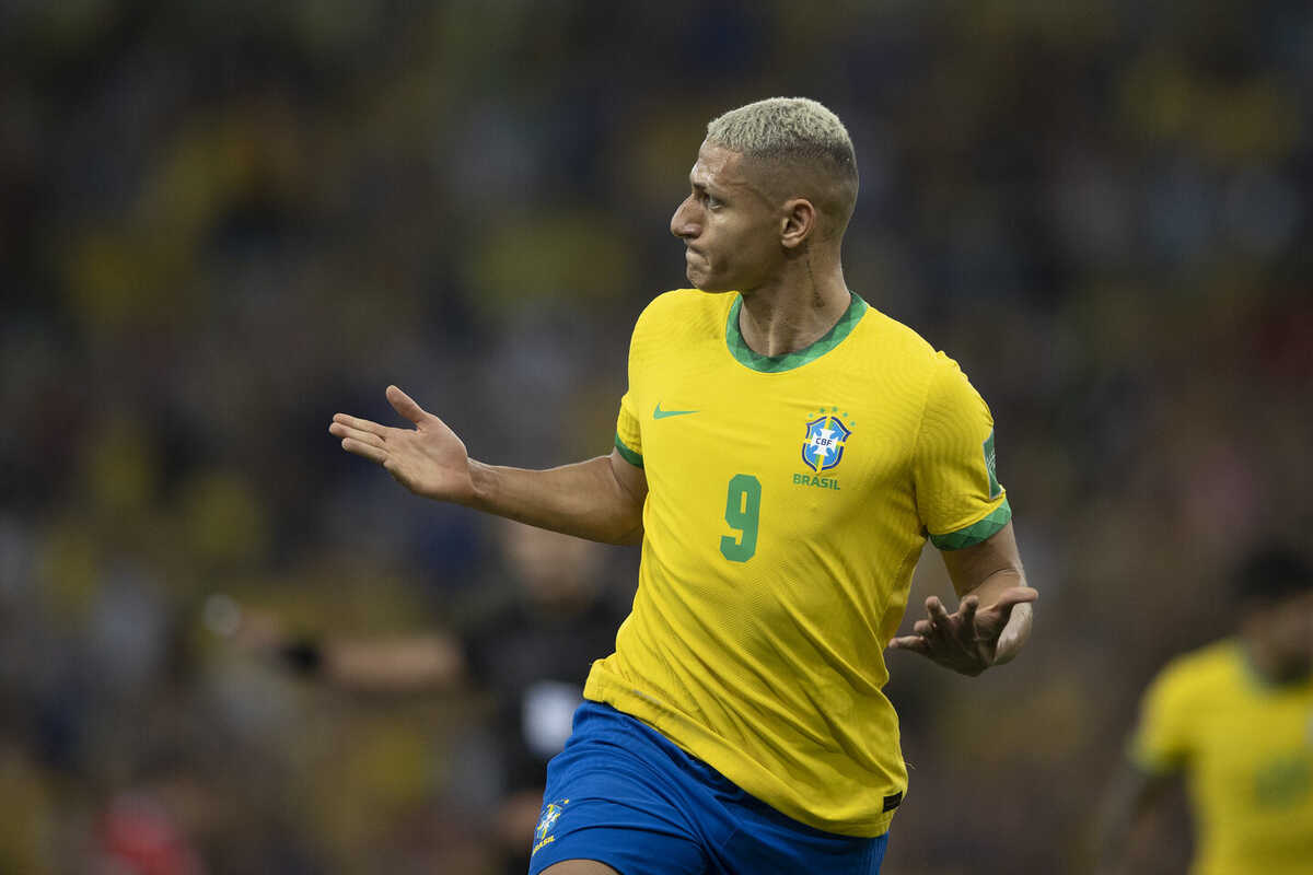 O atacante do Tottenham sequer jogou cinco minutos contra o Southampton e saiu de campo desolado