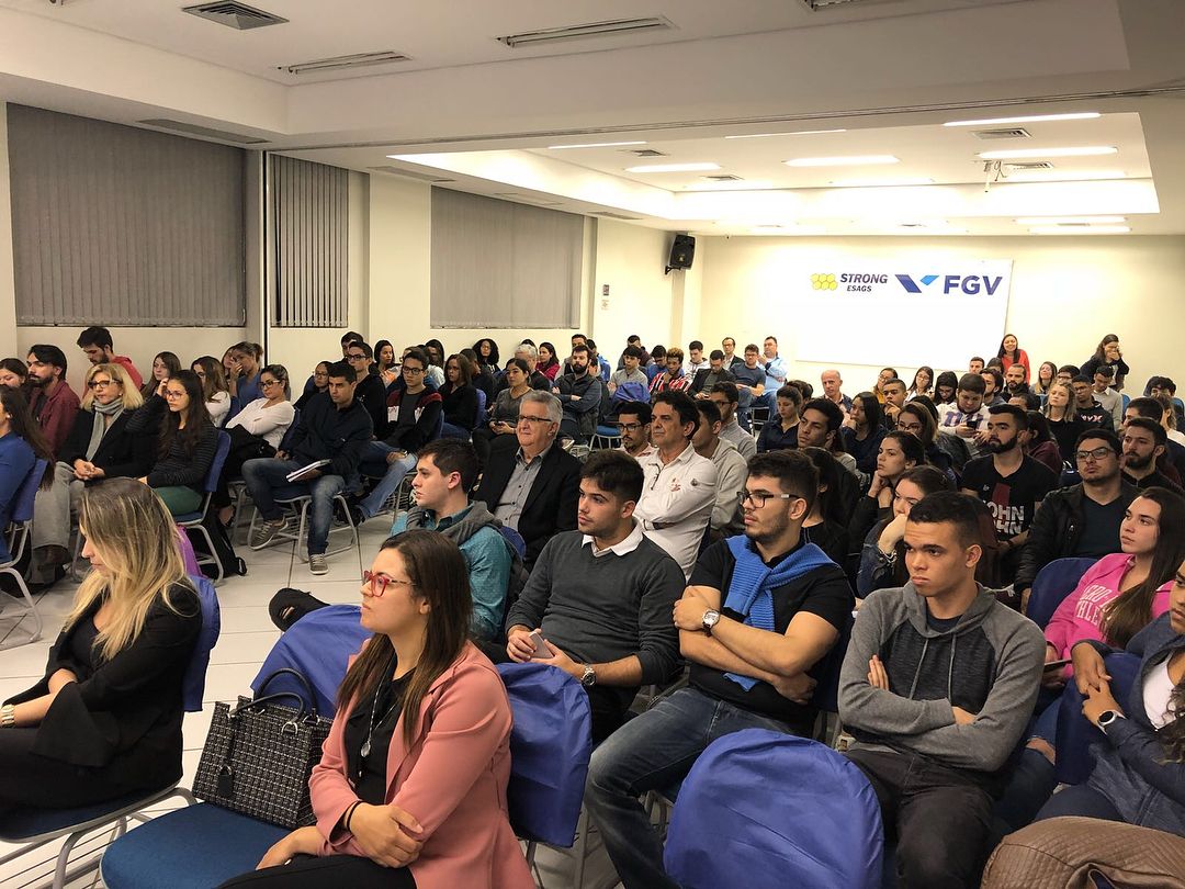 A ideia é aliar a busca dos jovens pelo primeiro emprego ou oportunidades melhores no mercado