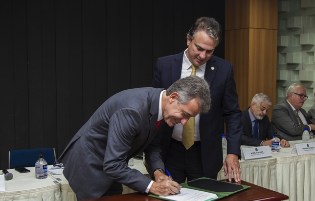 Na posse, foi informado que Lula irá anunciar uma portaria interministerial para cuidar das residências médicas e dos cursos de medicina