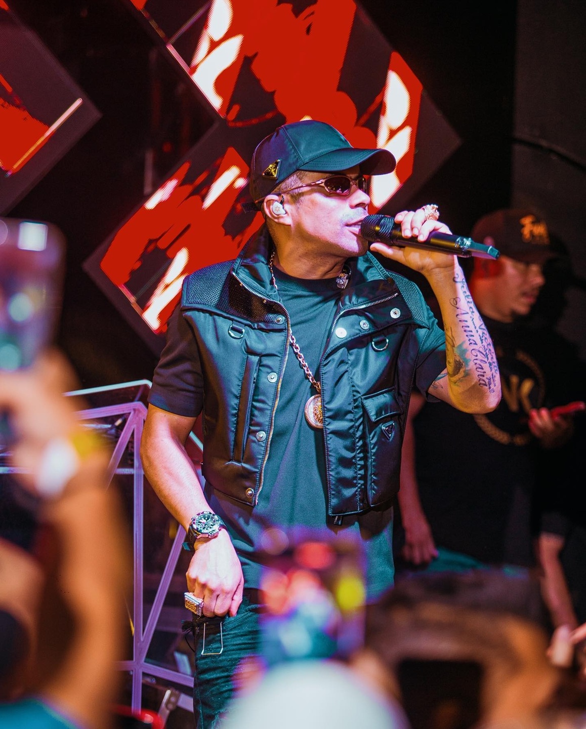 Neguinho do Kaxeta será responsável por uma das apresentações que acontecem a partir das 22h em São Vicente