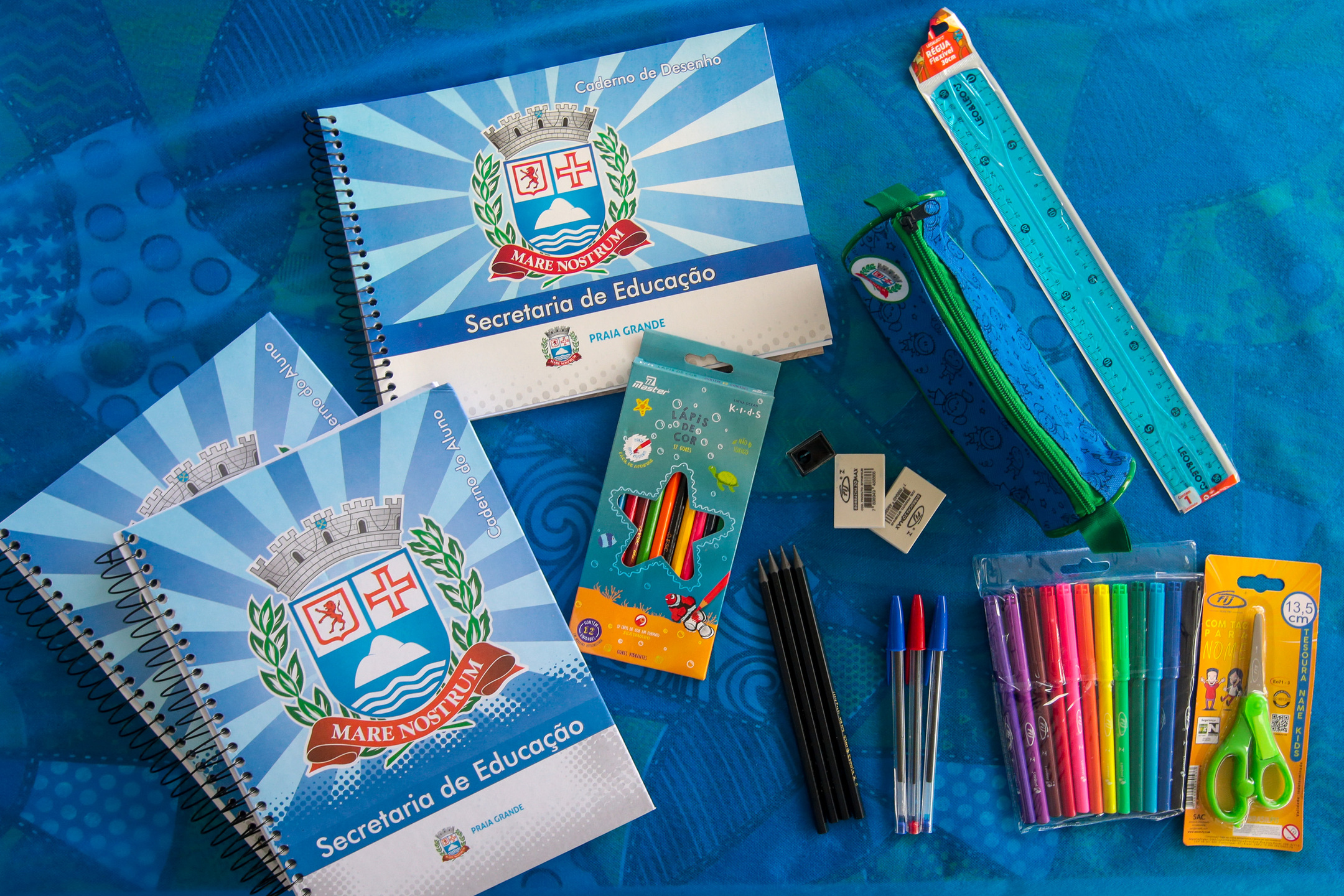 Os kits são formados de acordo com segmento de ensino de cada um para atender as necessidades da rotina de aprendizado.