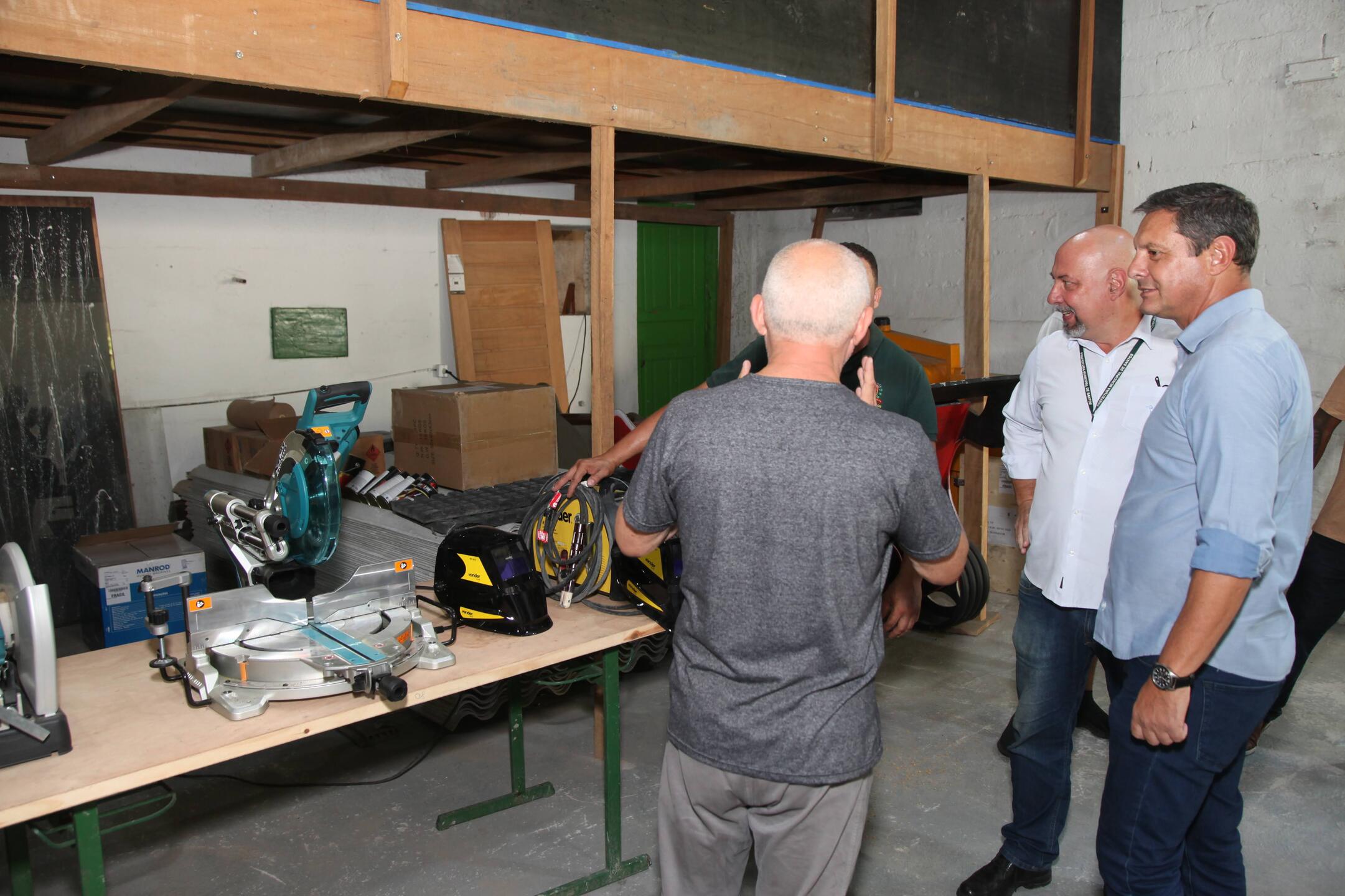 Rogério Santos inaugurou, na tarde desta quarta-feira (24), a Fábrica de Artefatos e Zeladoria (FAZ), dentro da Ecofábrica da Zona Noroeste