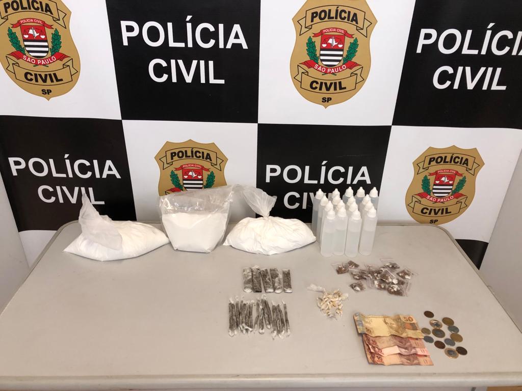 Em diligências acerca do tráfico de drogas, a equipe apurou que o indivíduo estaria atuando no comércio de entorpecentes no bairro Bom Retiro