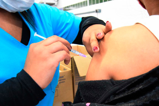 A vacina bivalente (Pfizer) estará disponível a partir deste sábado (1&ordm;)